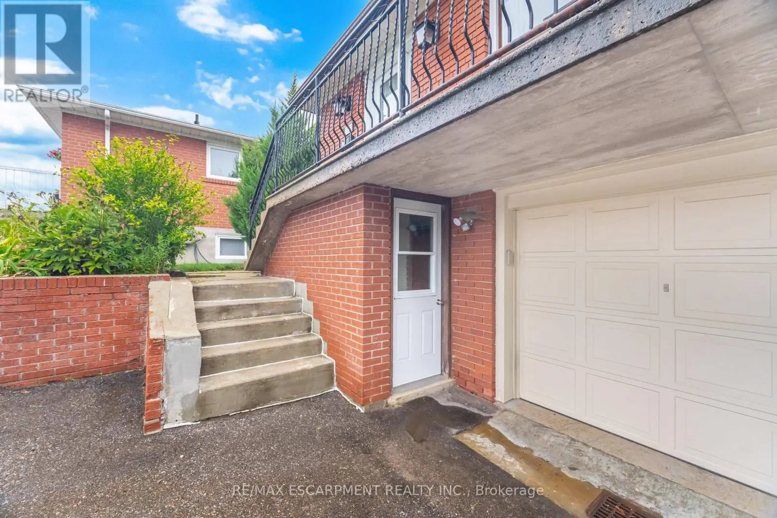 1132 CLAREDALE ROAD