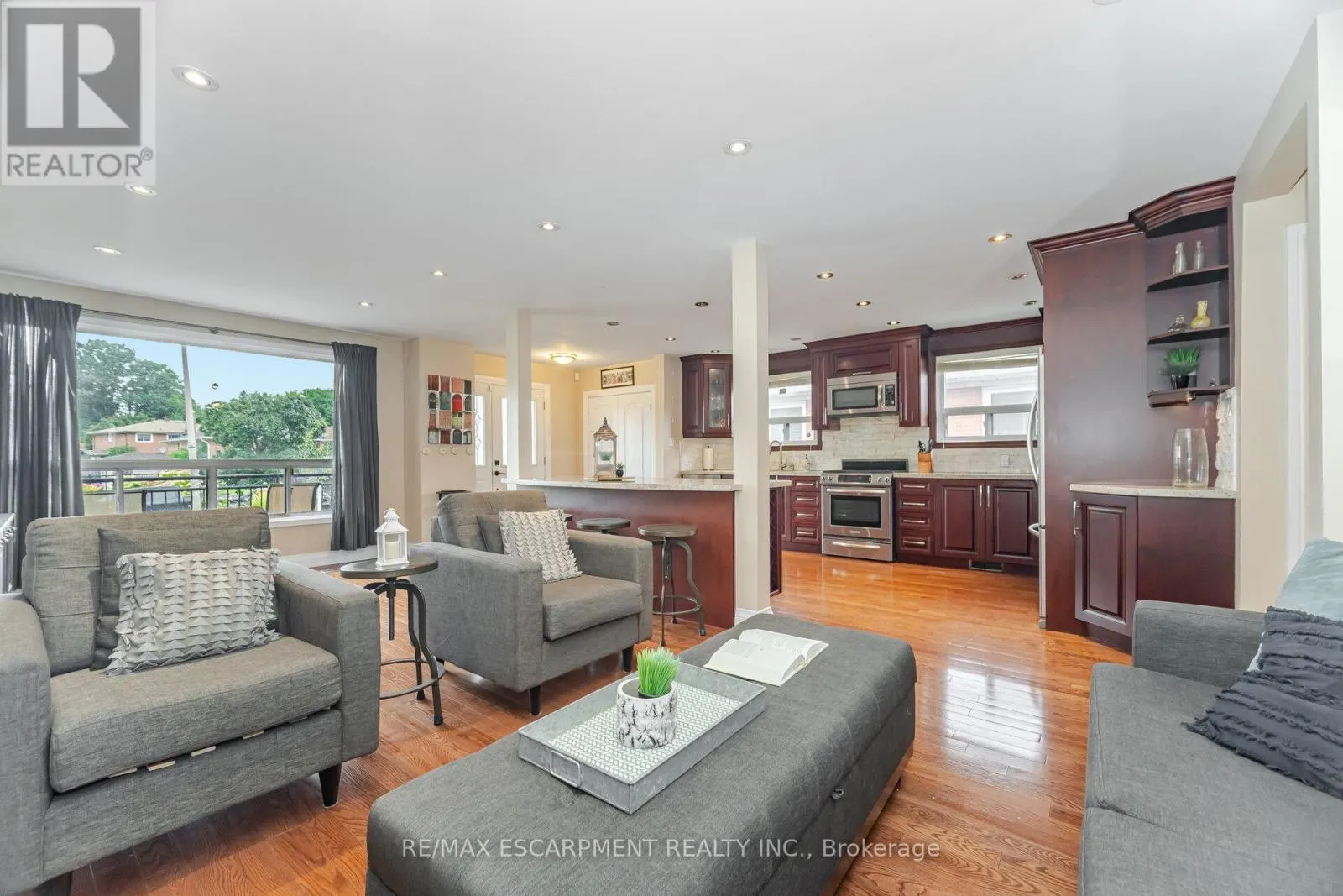 1132 CLAREDALE ROAD
