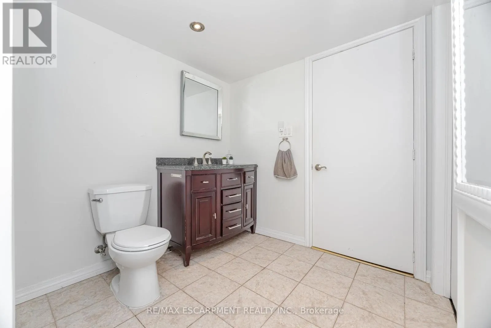 1132 CLAREDALE ROAD