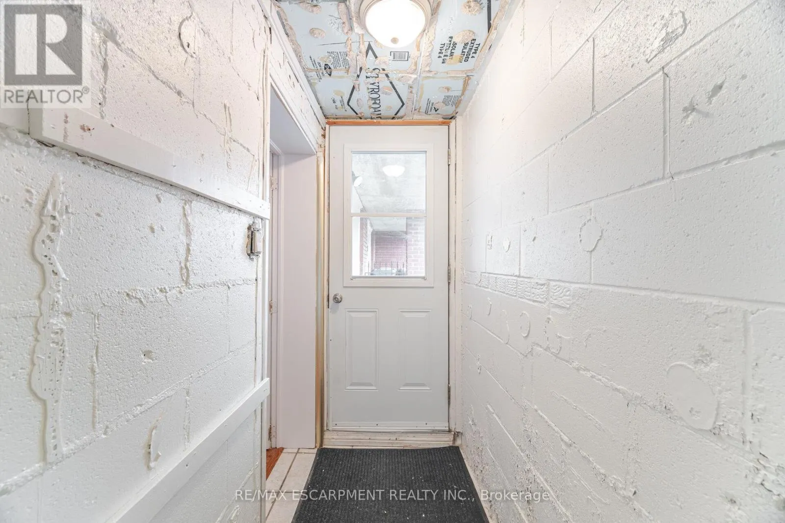 1132 CLAREDALE ROAD