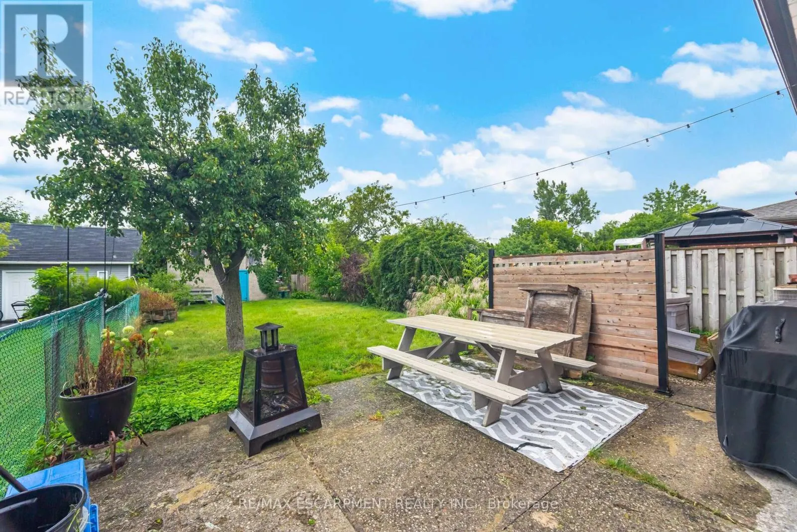 1132 CLAREDALE ROAD