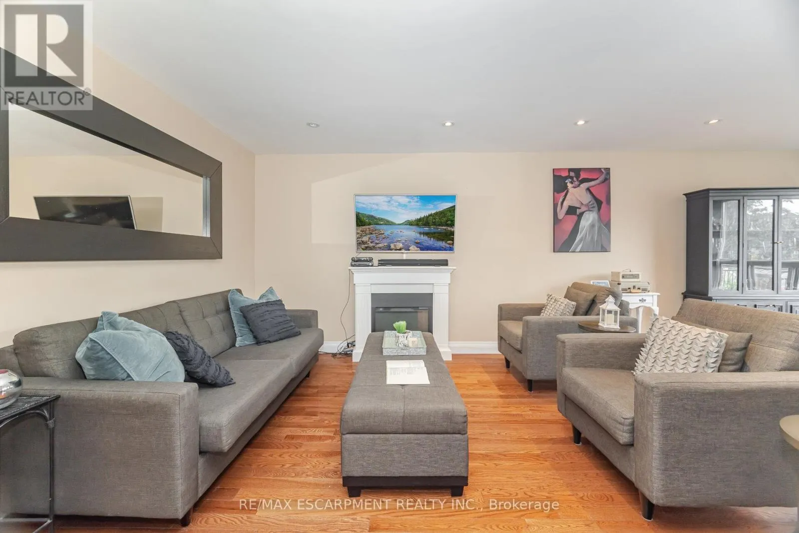 1132 CLAREDALE ROAD
