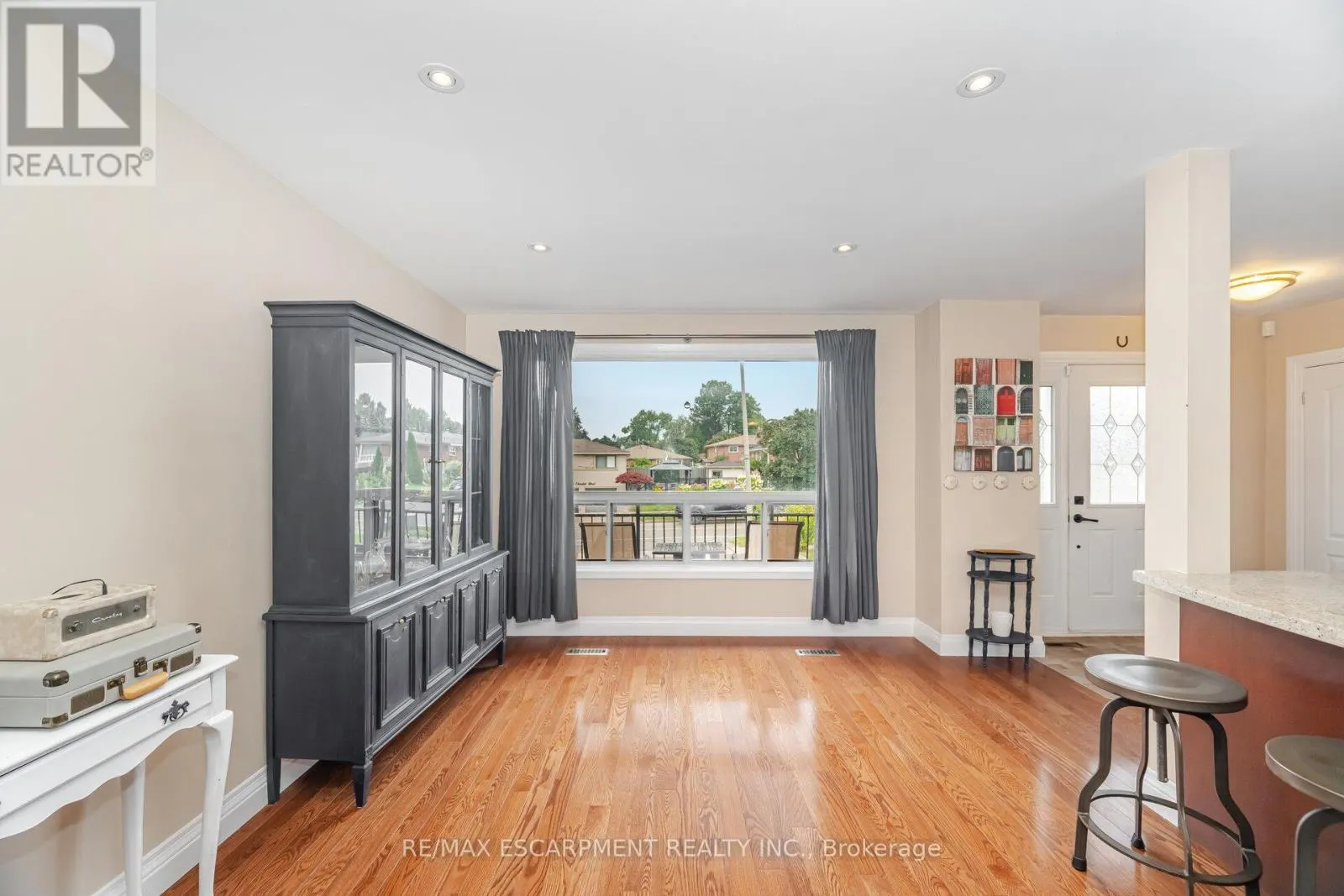 1132 CLAREDALE ROAD