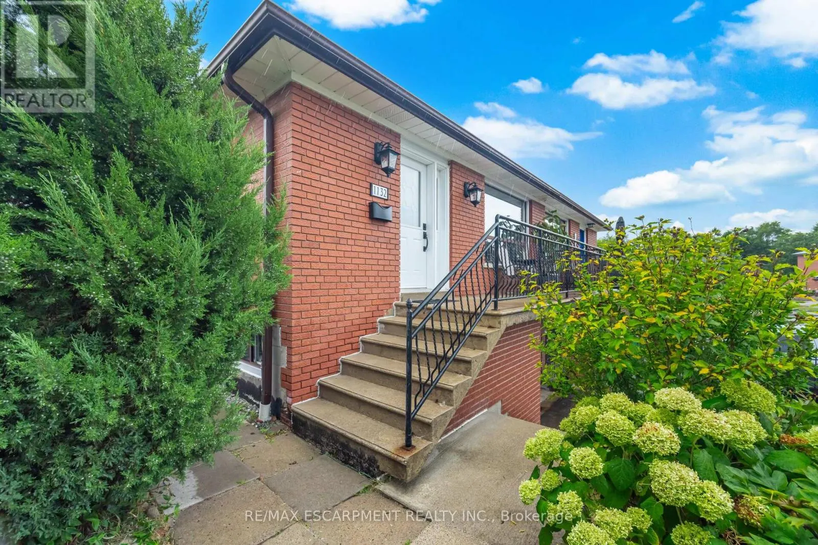 1132 CLAREDALE ROAD