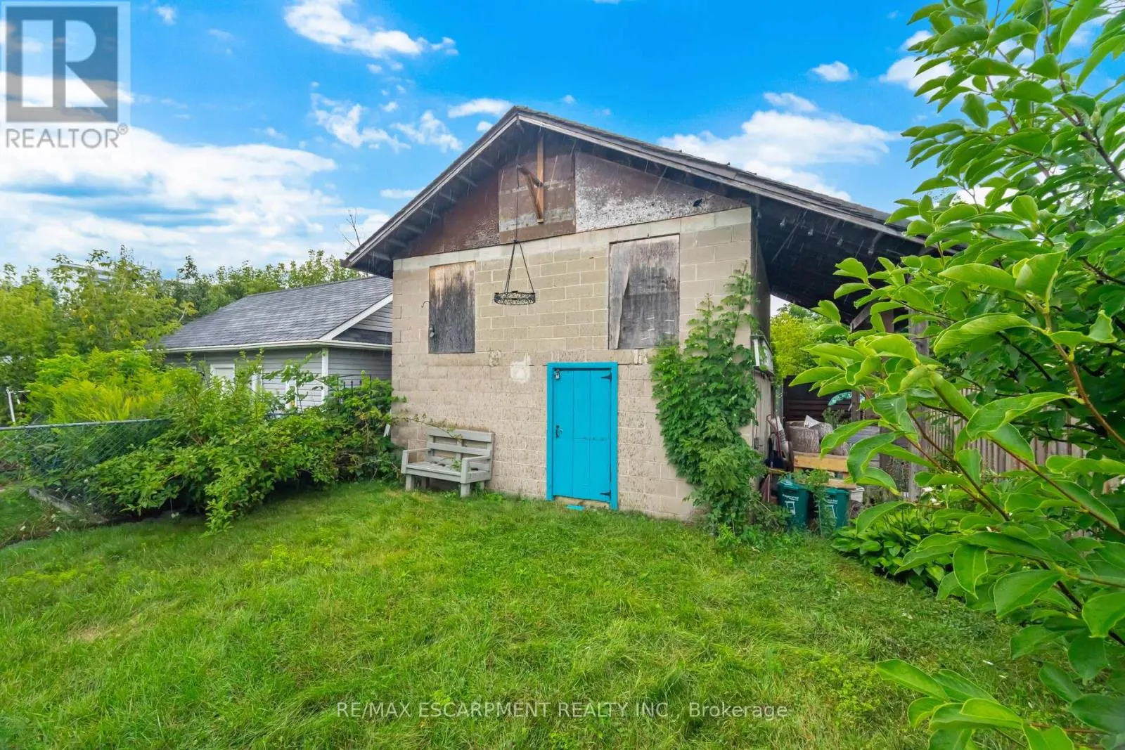 1132 CLAREDALE ROAD