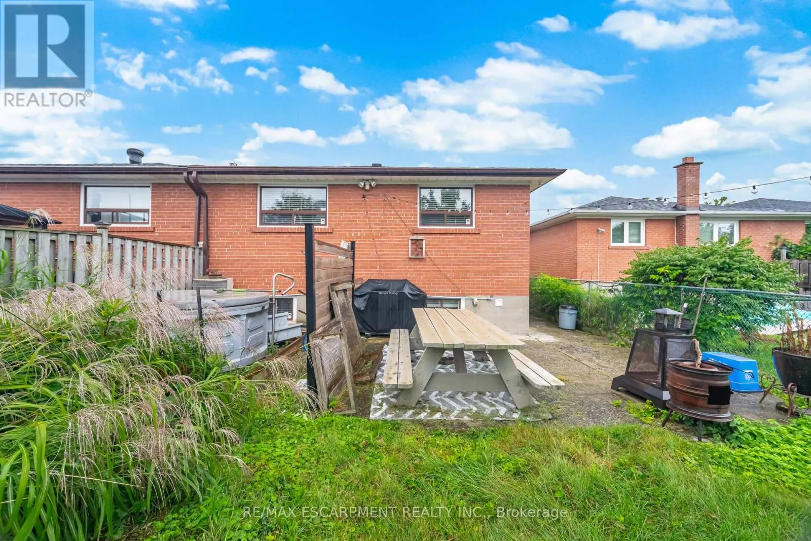 1132 CLAREDALE ROAD