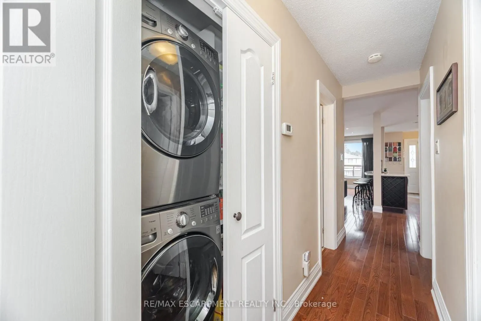1132 CLAREDALE ROAD