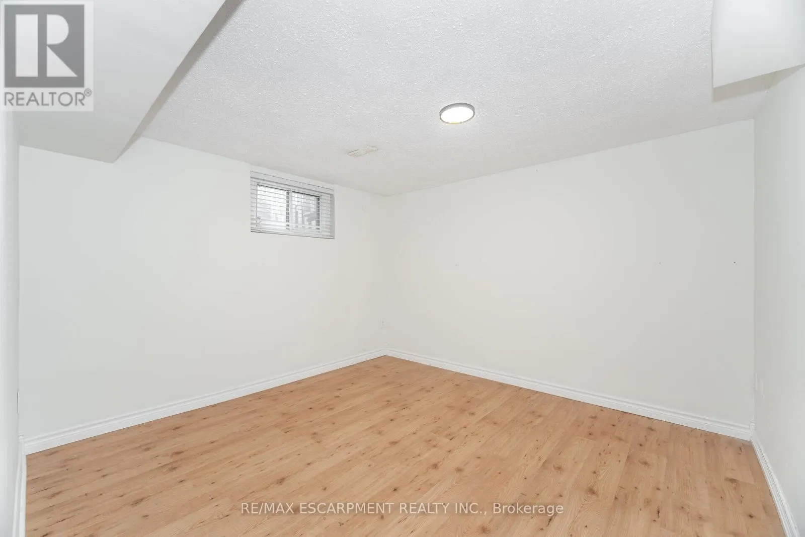 1132 CLAREDALE ROAD