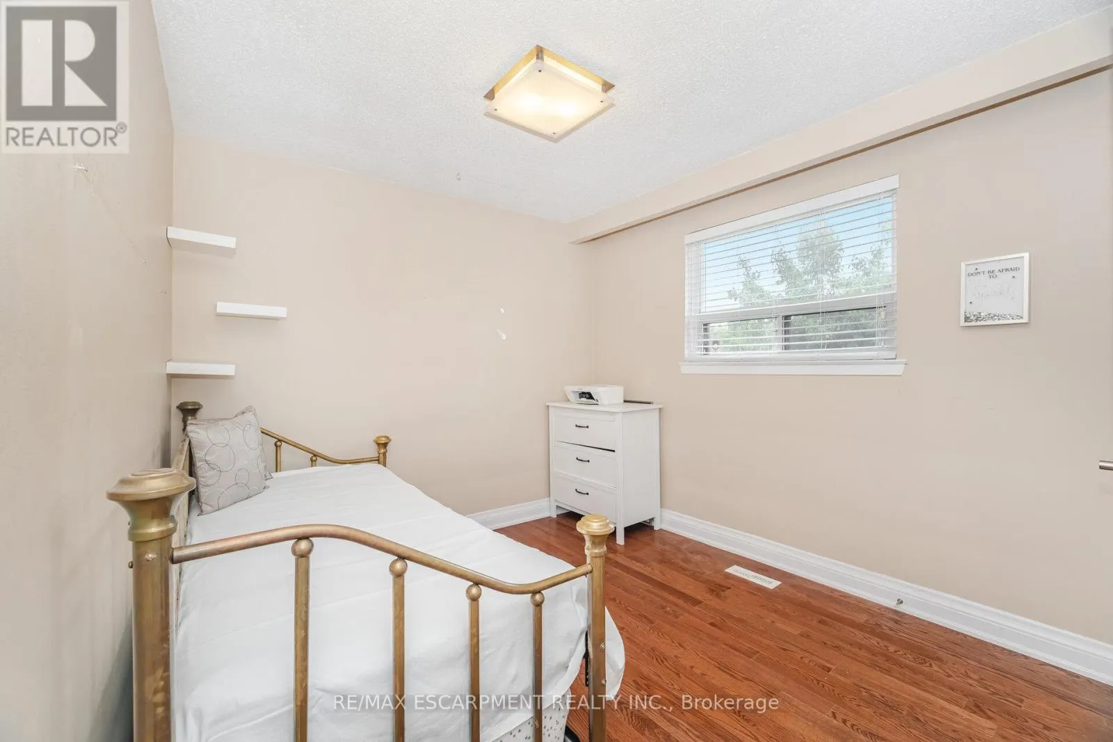 1132 CLAREDALE ROAD