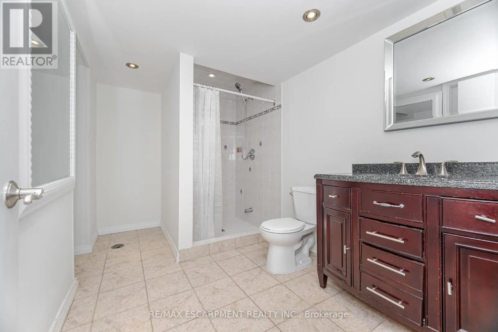 1132 CLAREDALE ROAD