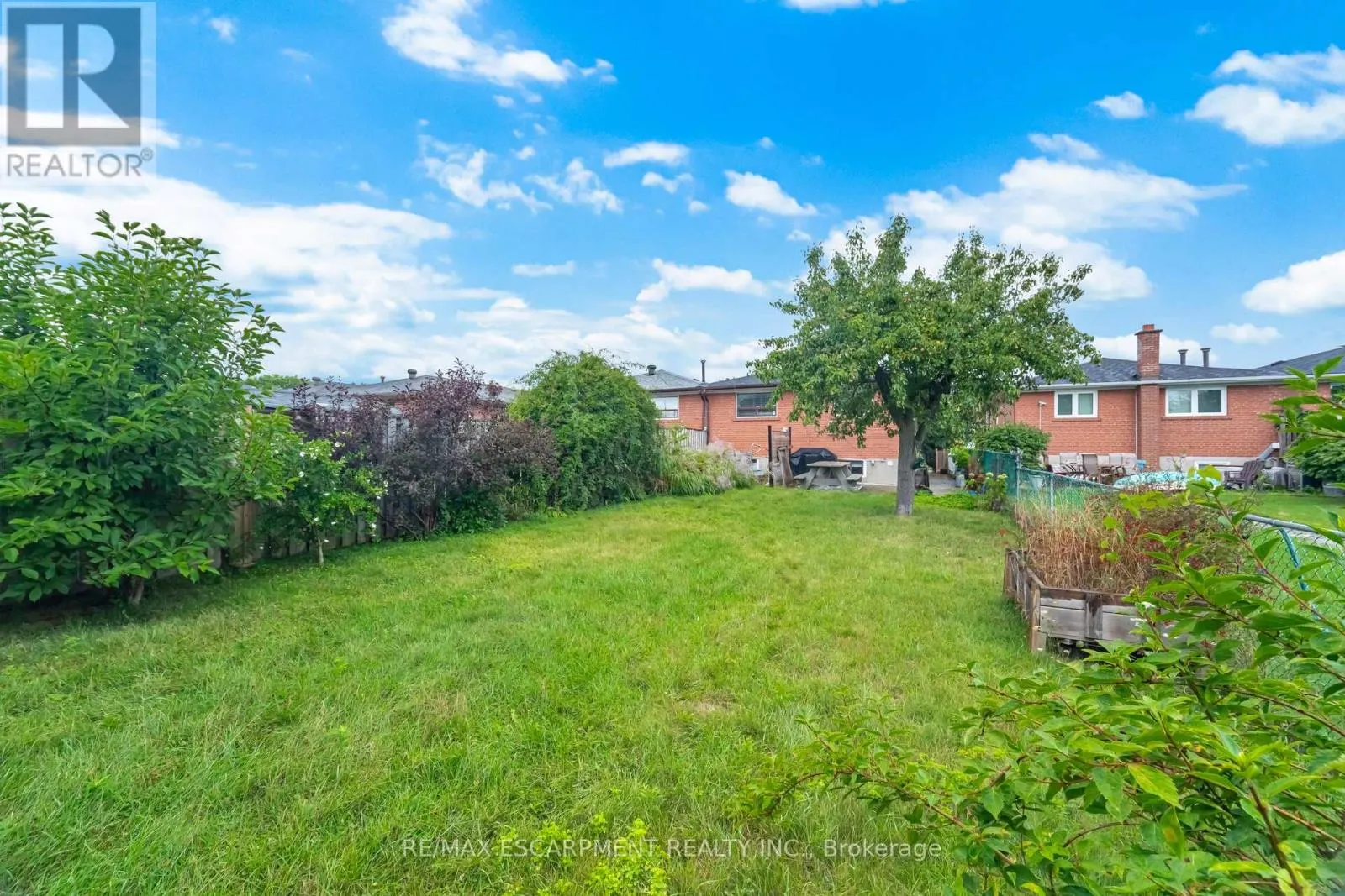 1132 CLAREDALE ROAD