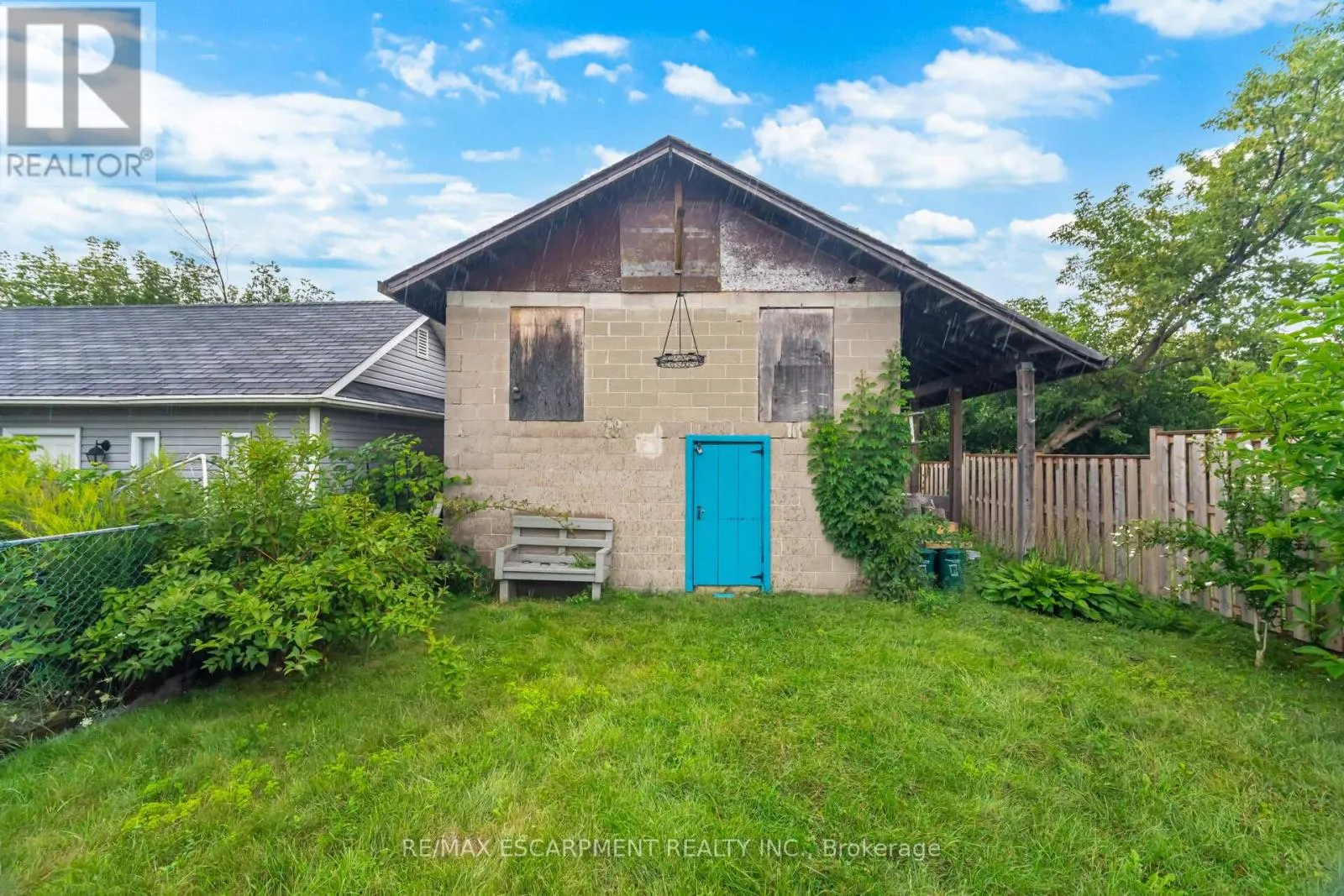 1132 CLAREDALE ROAD