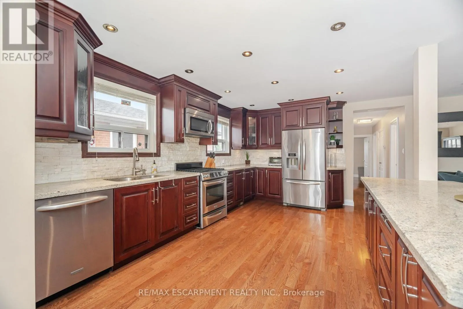 1132 CLAREDALE ROAD