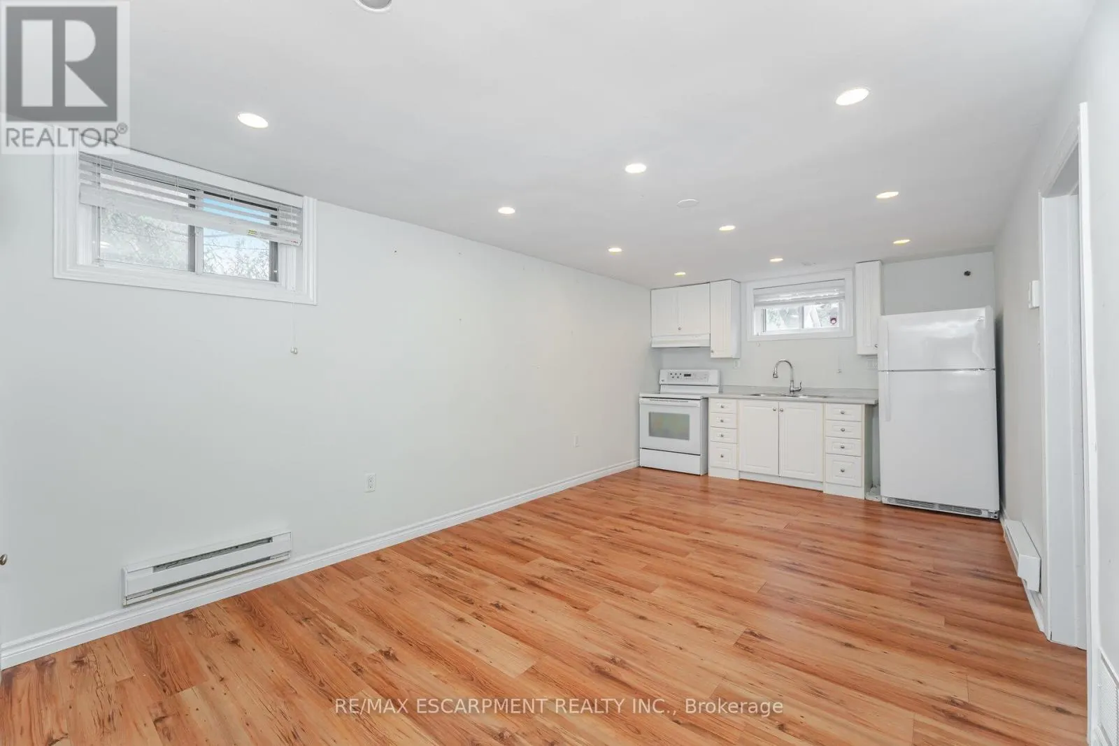 1132 CLAREDALE ROAD