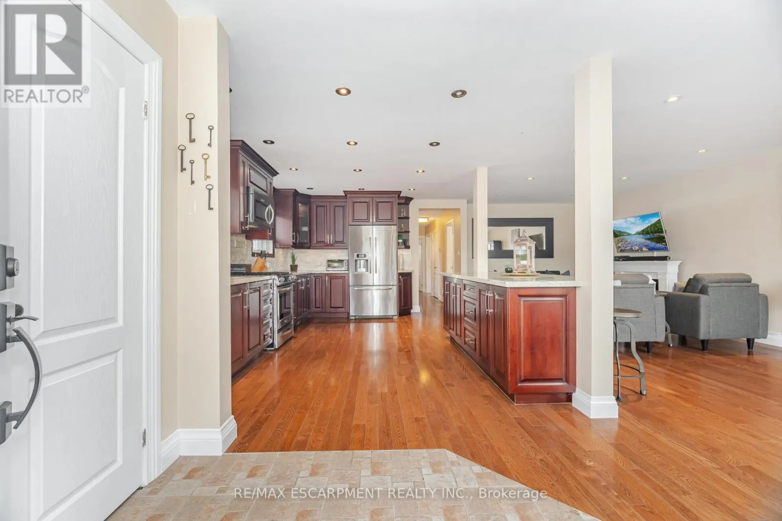1132 CLAREDALE ROAD