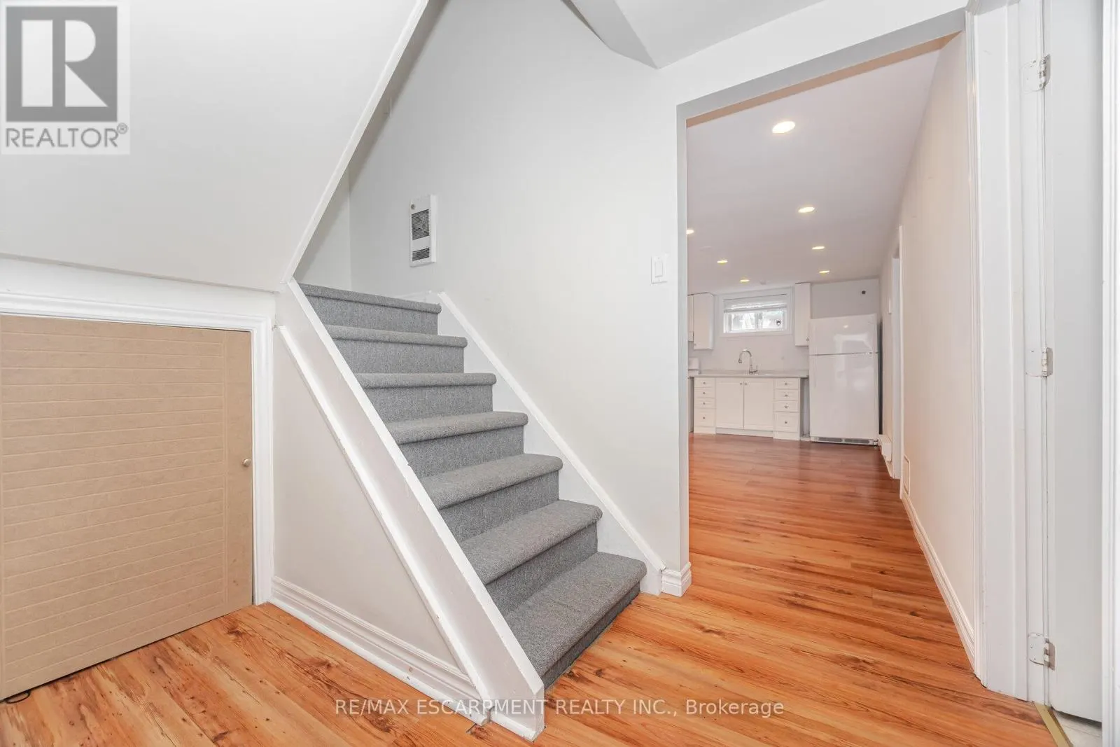1132 CLAREDALE ROAD