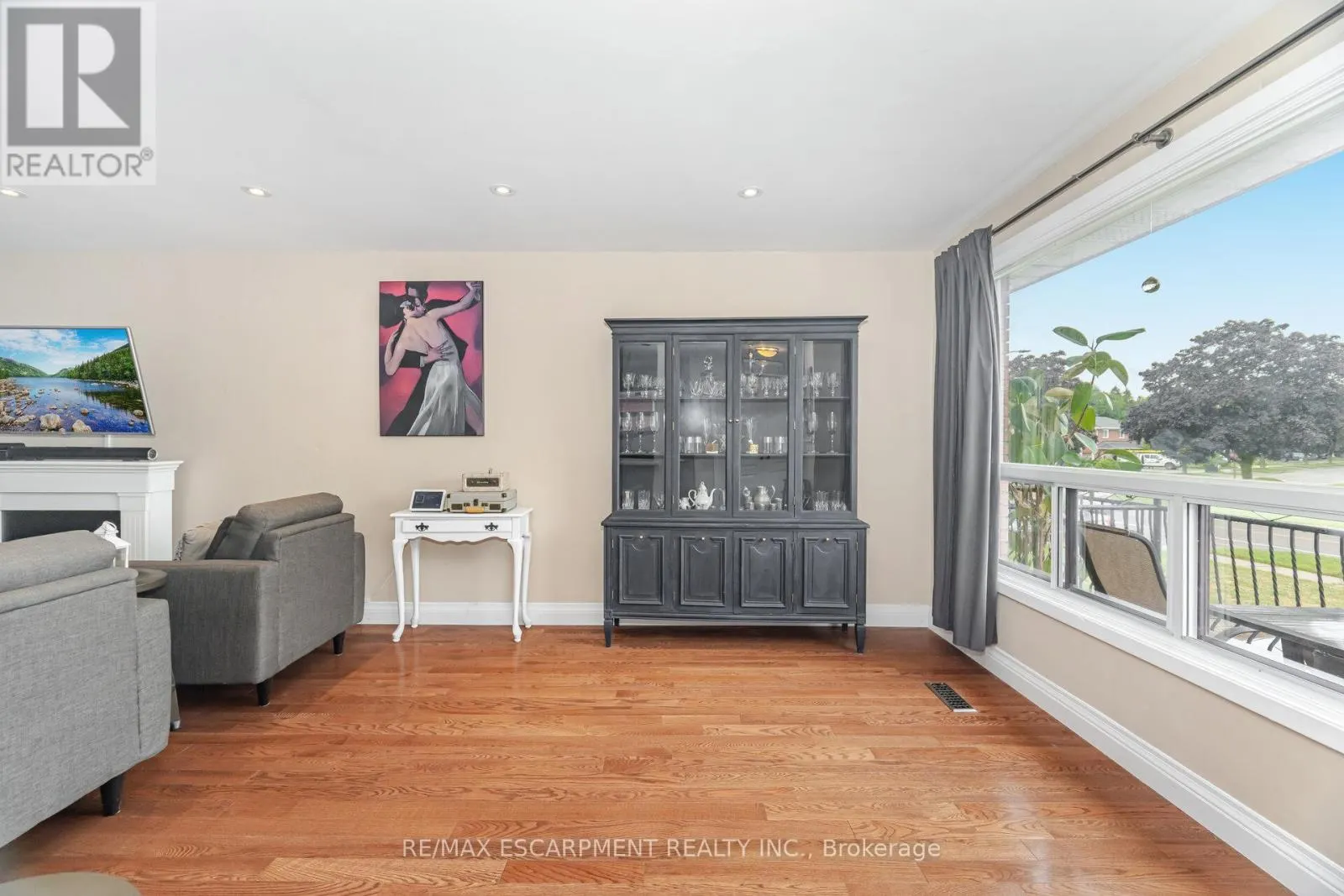 1132 CLAREDALE ROAD