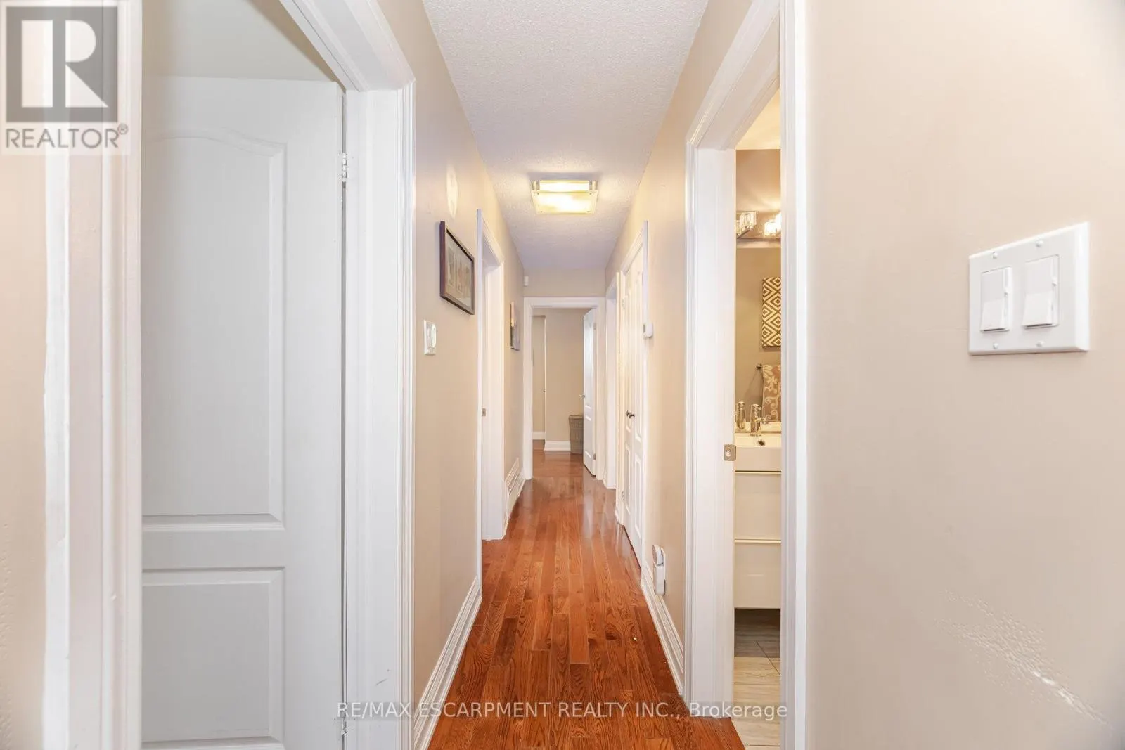 1132 CLAREDALE ROAD