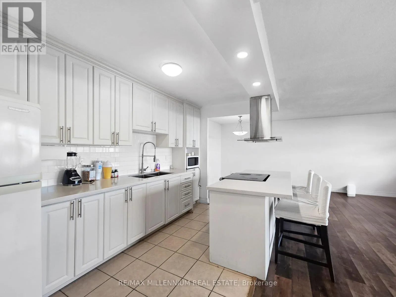 1811 - 2645 KIPLING AVENUE