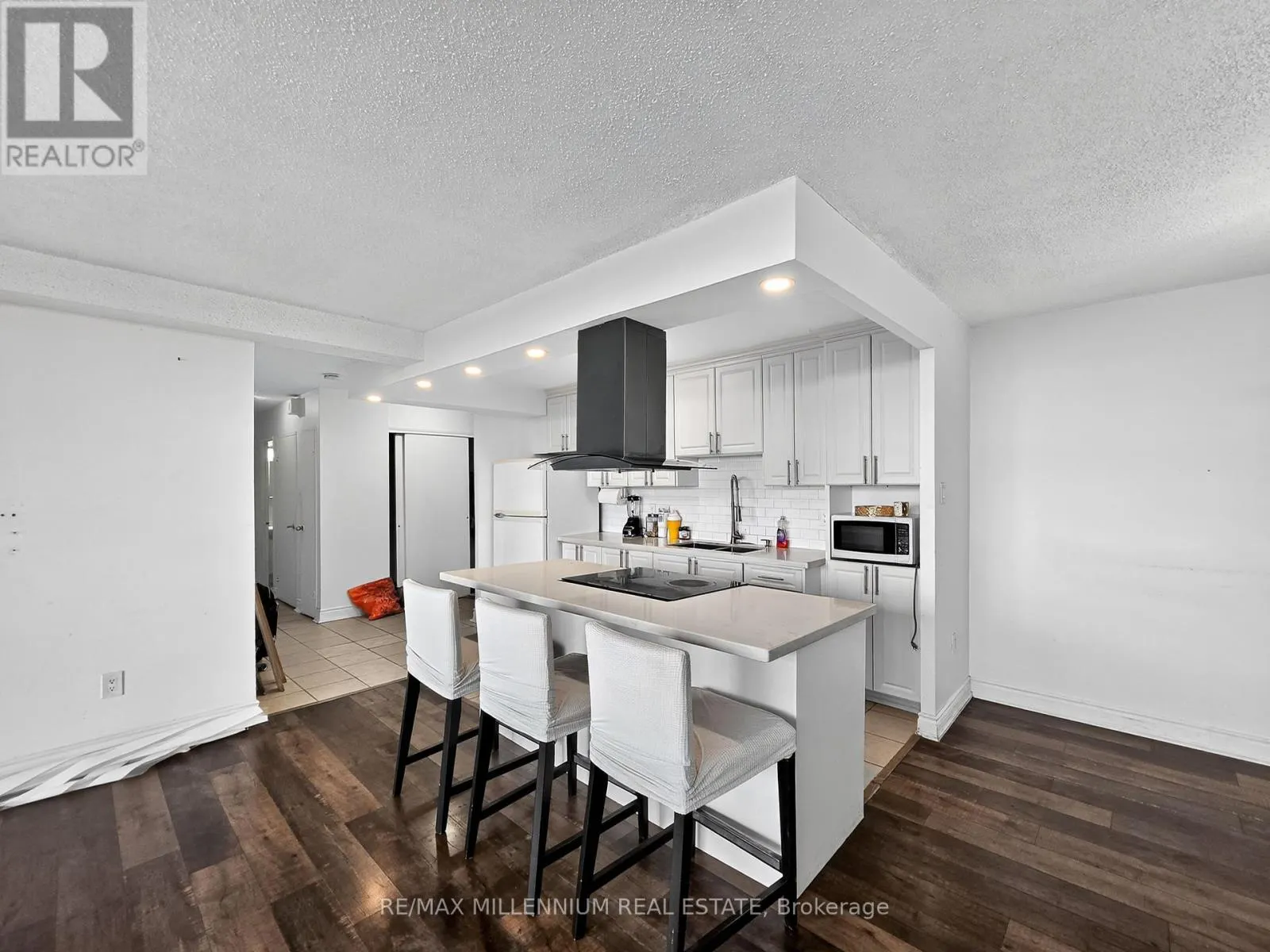 1811 - 2645 KIPLING AVENUE