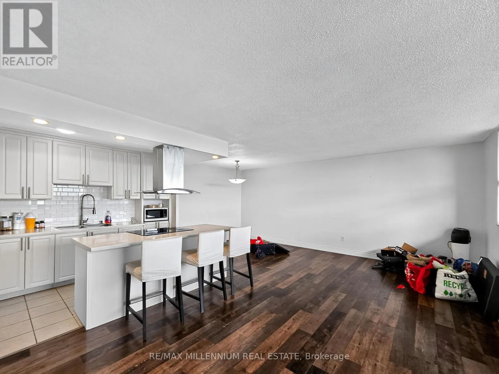 1811 - 2645 KIPLING AVENUE