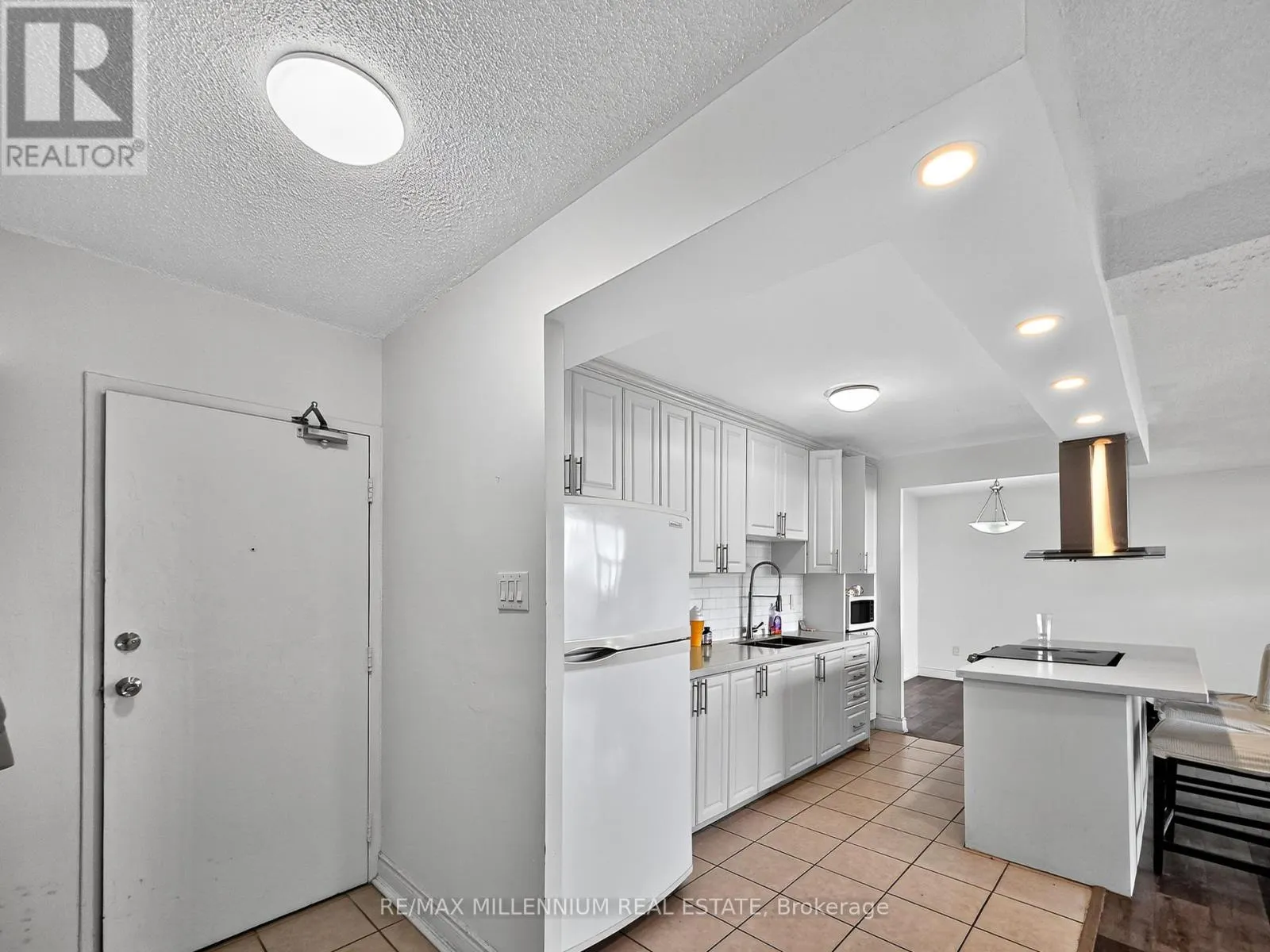 1811 - 2645 KIPLING AVENUE