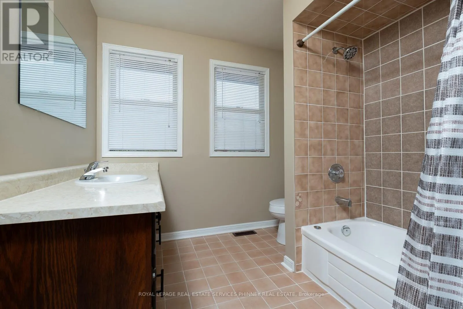 1005 QUEEN STREET W