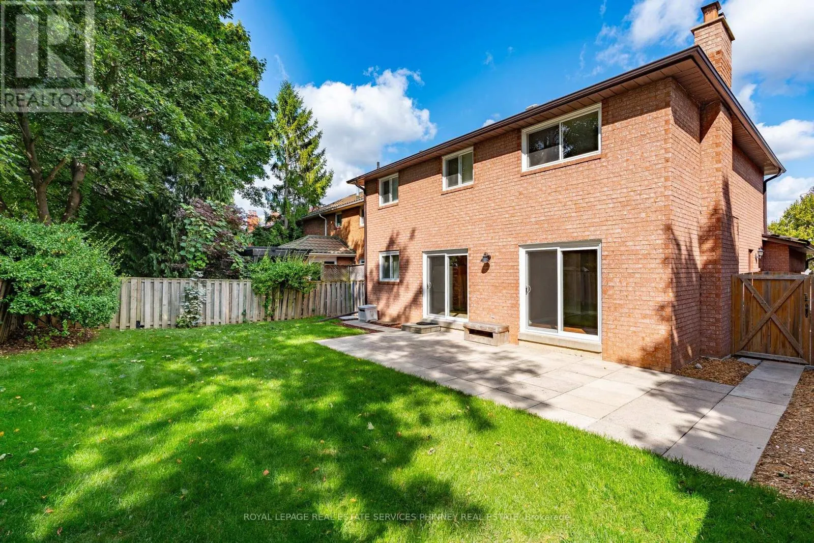 1005 QUEEN STREET W