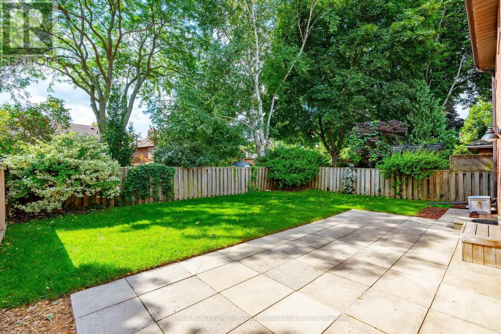 1005 QUEEN STREET W