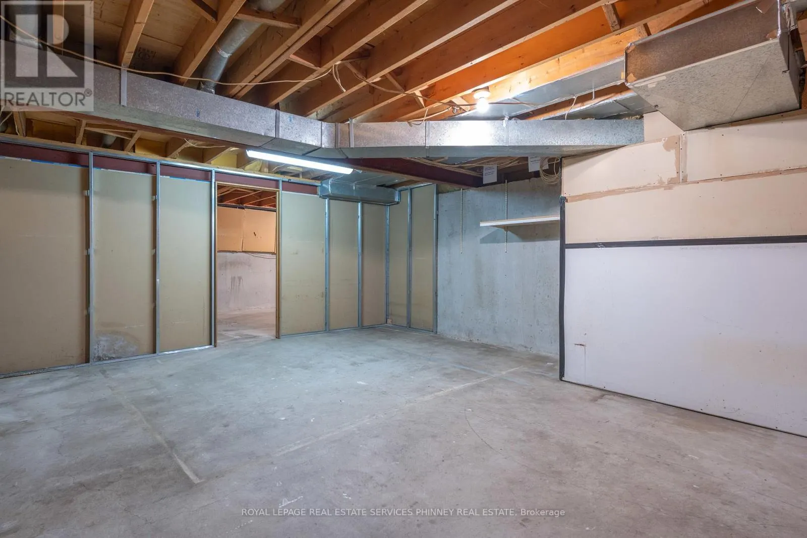 1005 QUEEN STREET W