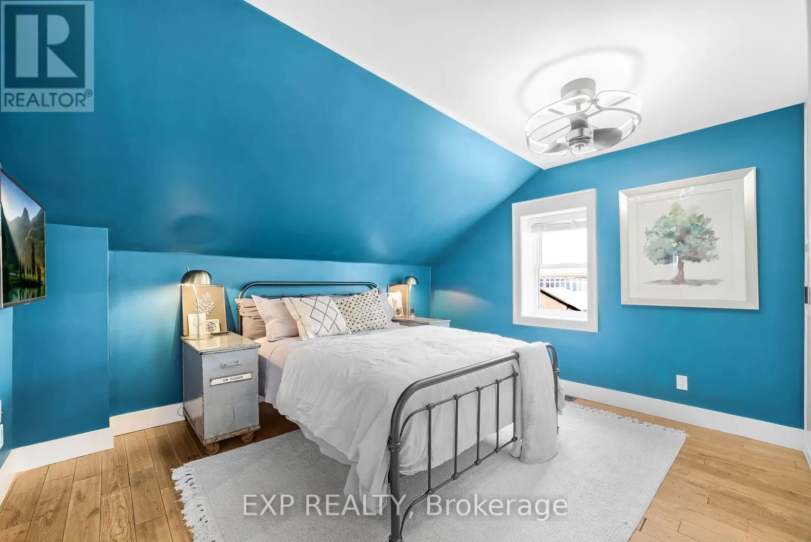 20 ELGIN STREET S