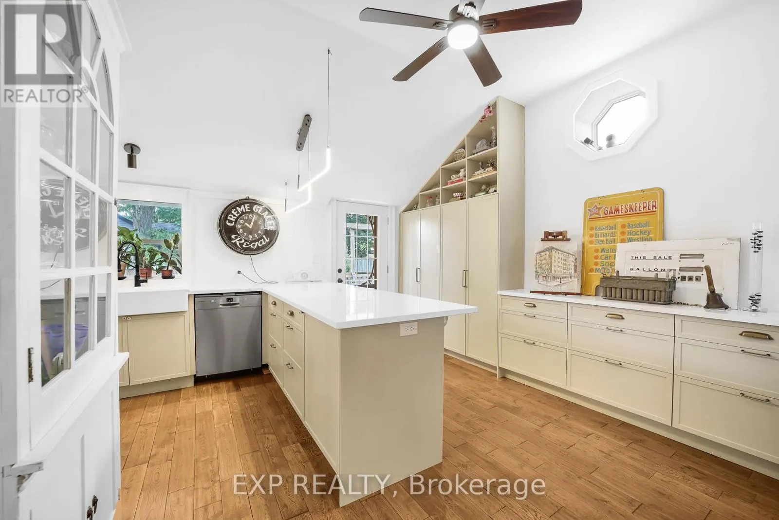 20 ELGIN STREET S
