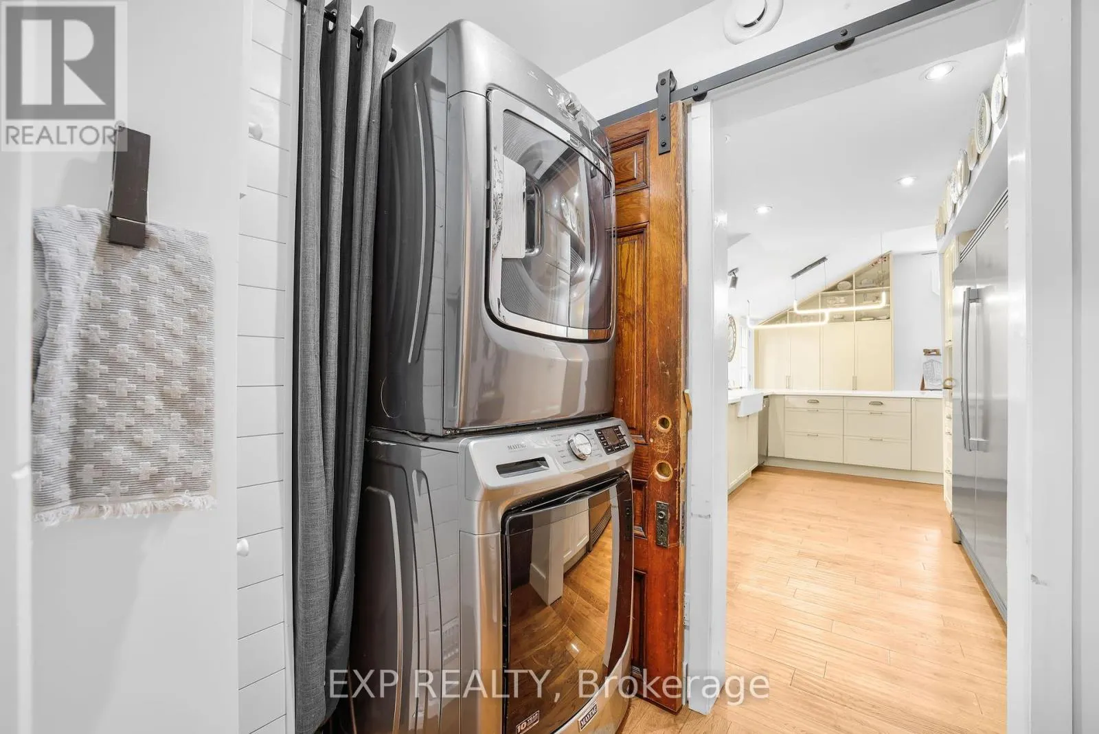 20 ELGIN STREET S