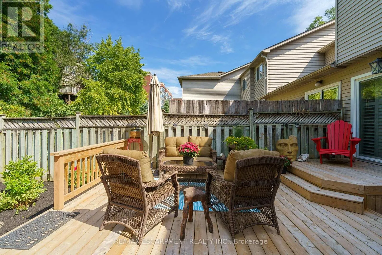 43 FAIRWOOD PLACE W