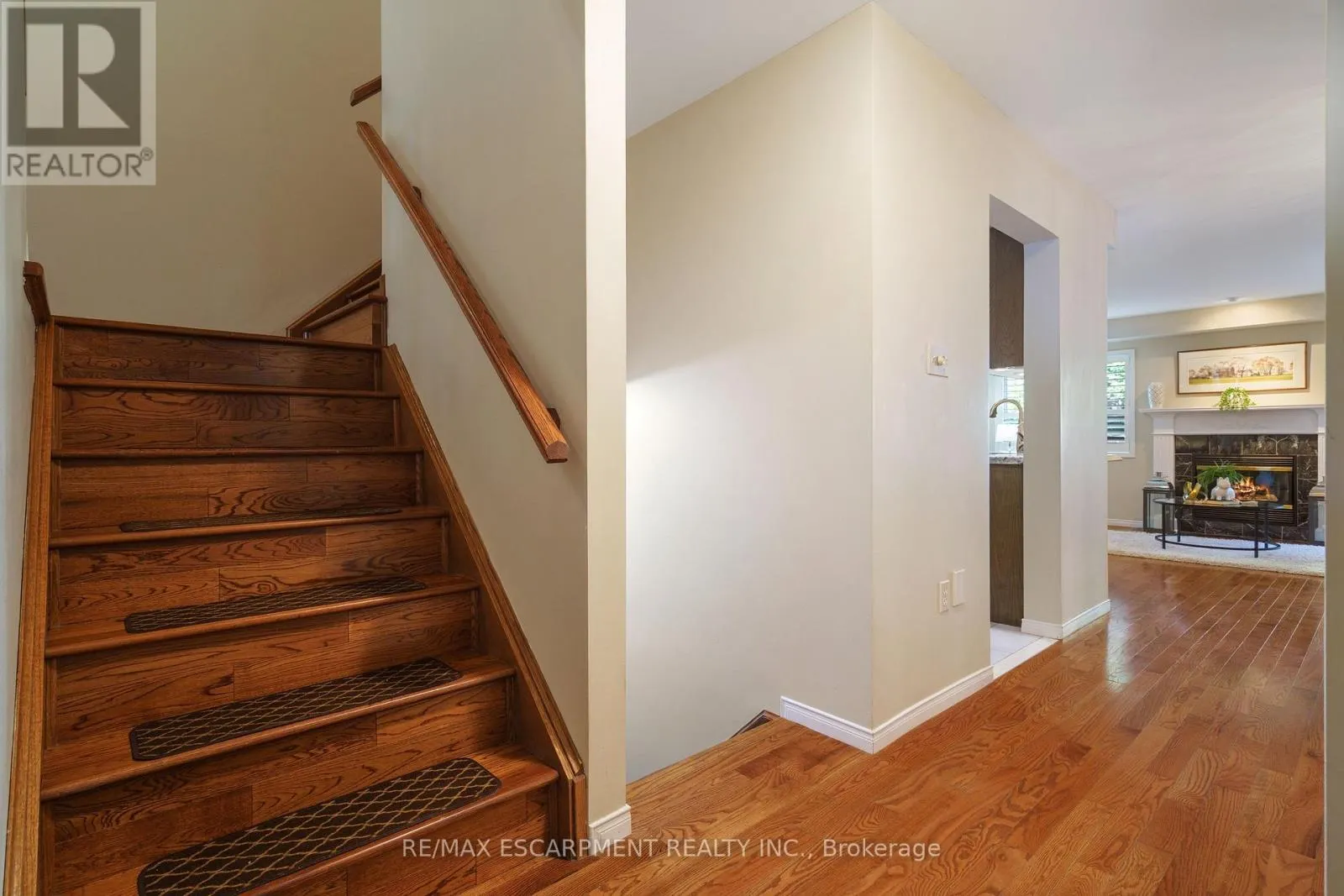 43 FAIRWOOD PLACE W