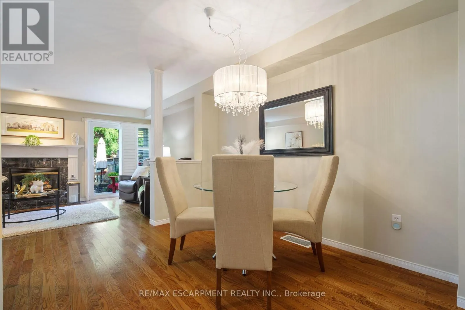 43 FAIRWOOD PLACE W