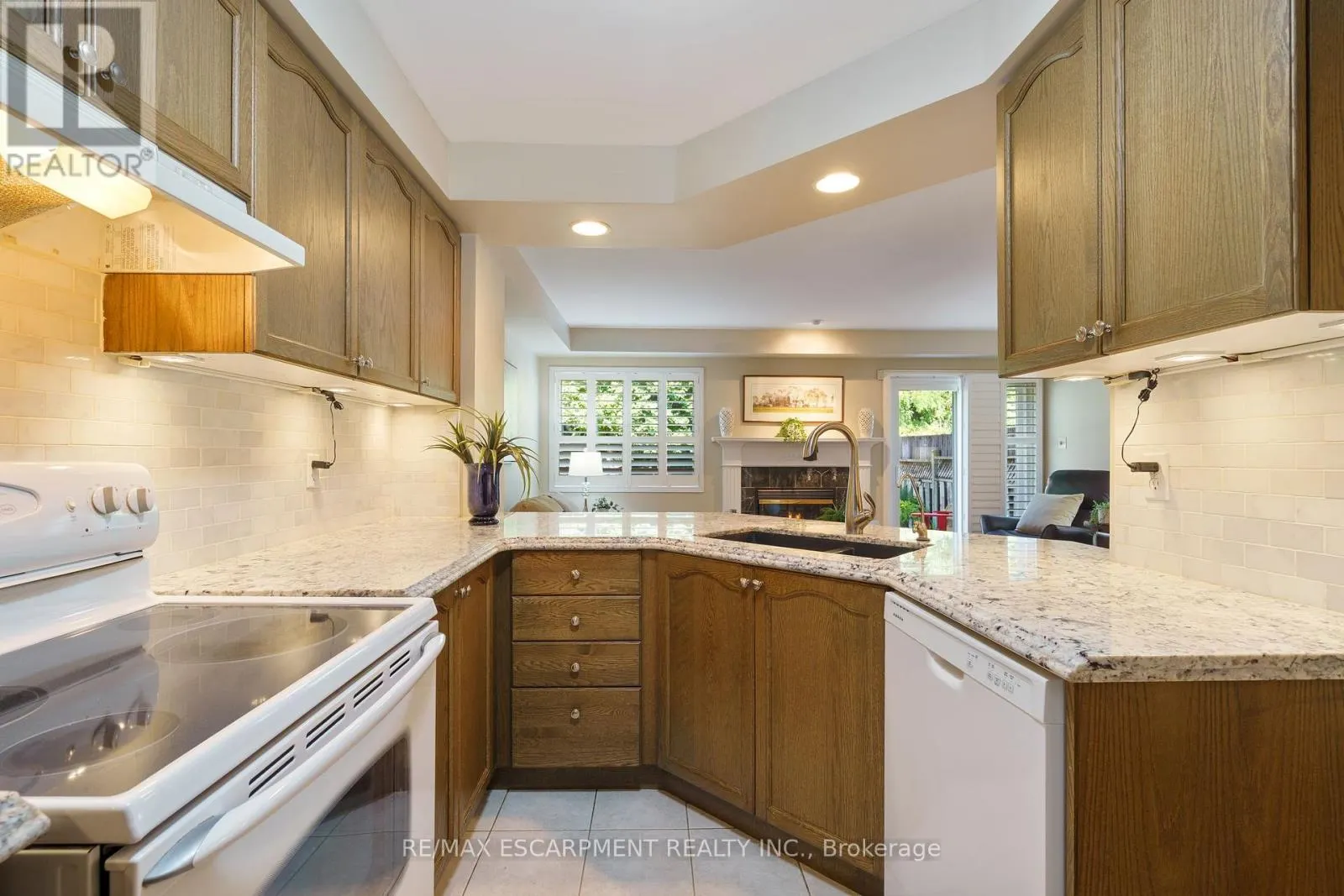 43 FAIRWOOD PLACE W