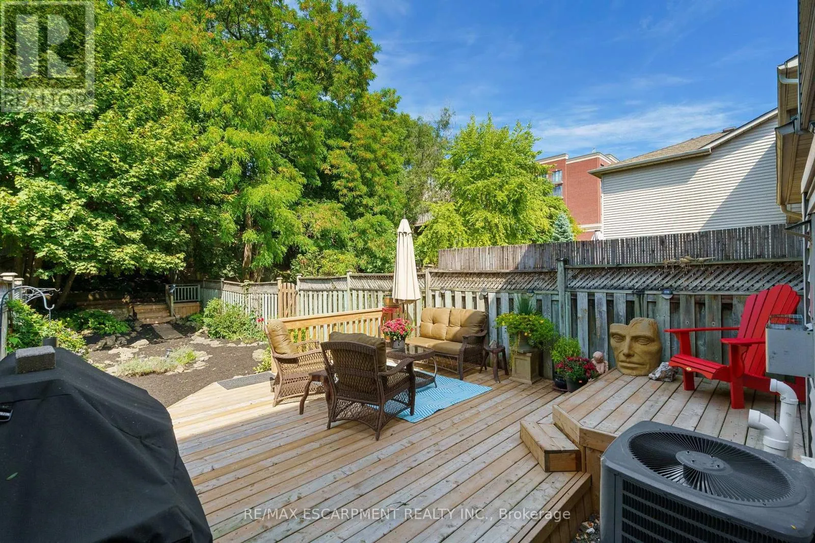 43 FAIRWOOD PLACE W