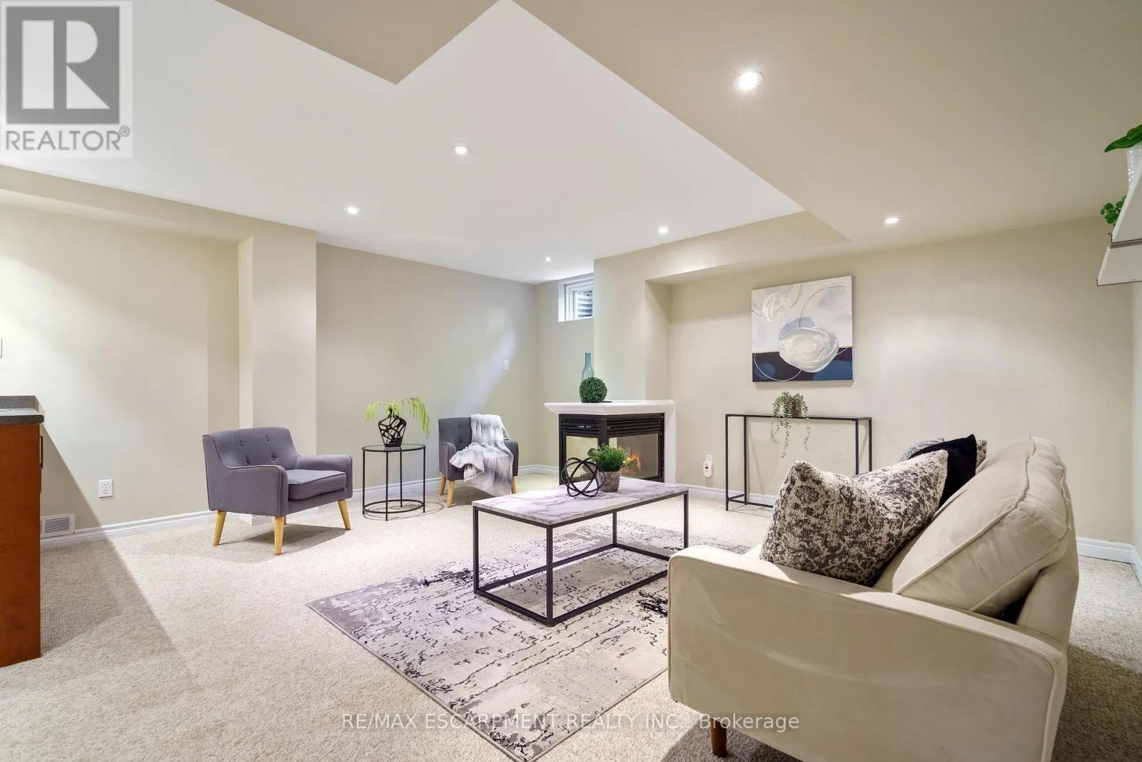 43 FAIRWOOD PLACE W