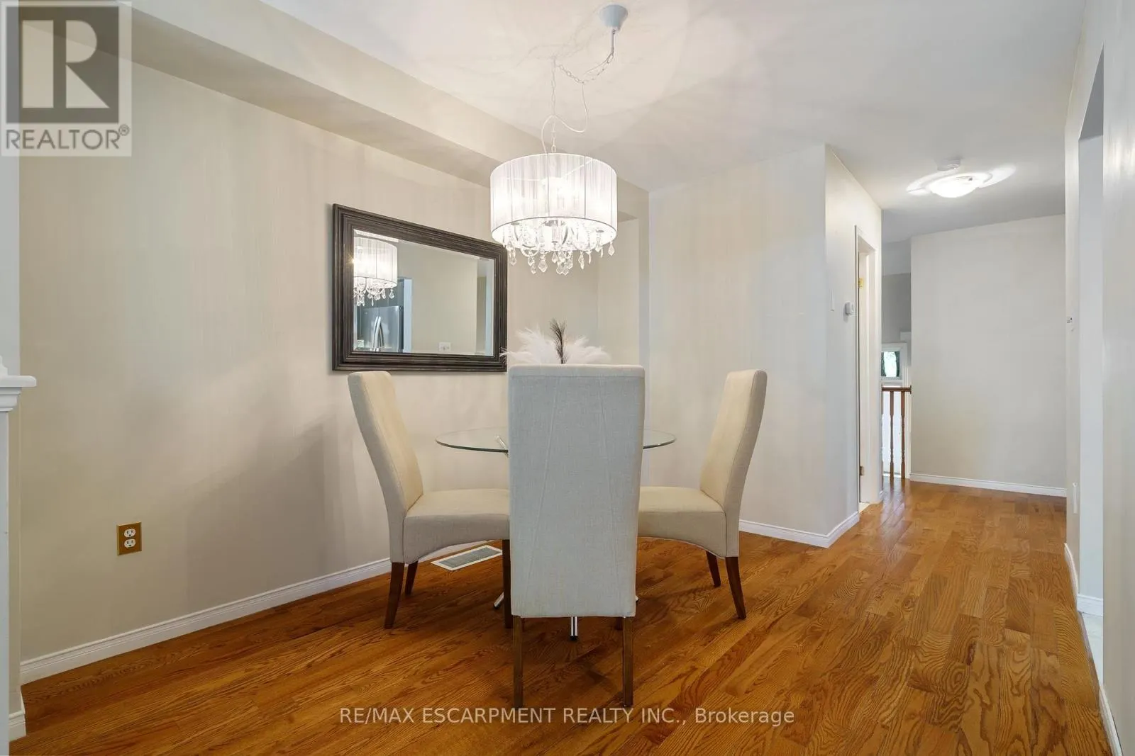 43 FAIRWOOD PLACE W
