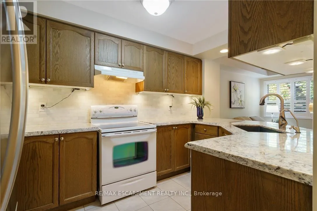 43 FAIRWOOD PLACE W