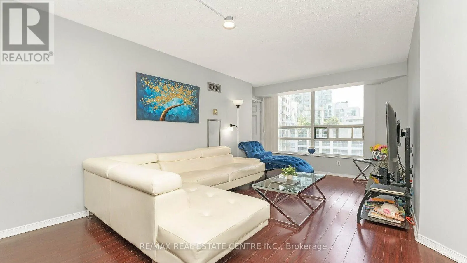 612 - 250 WEBB DRIVE