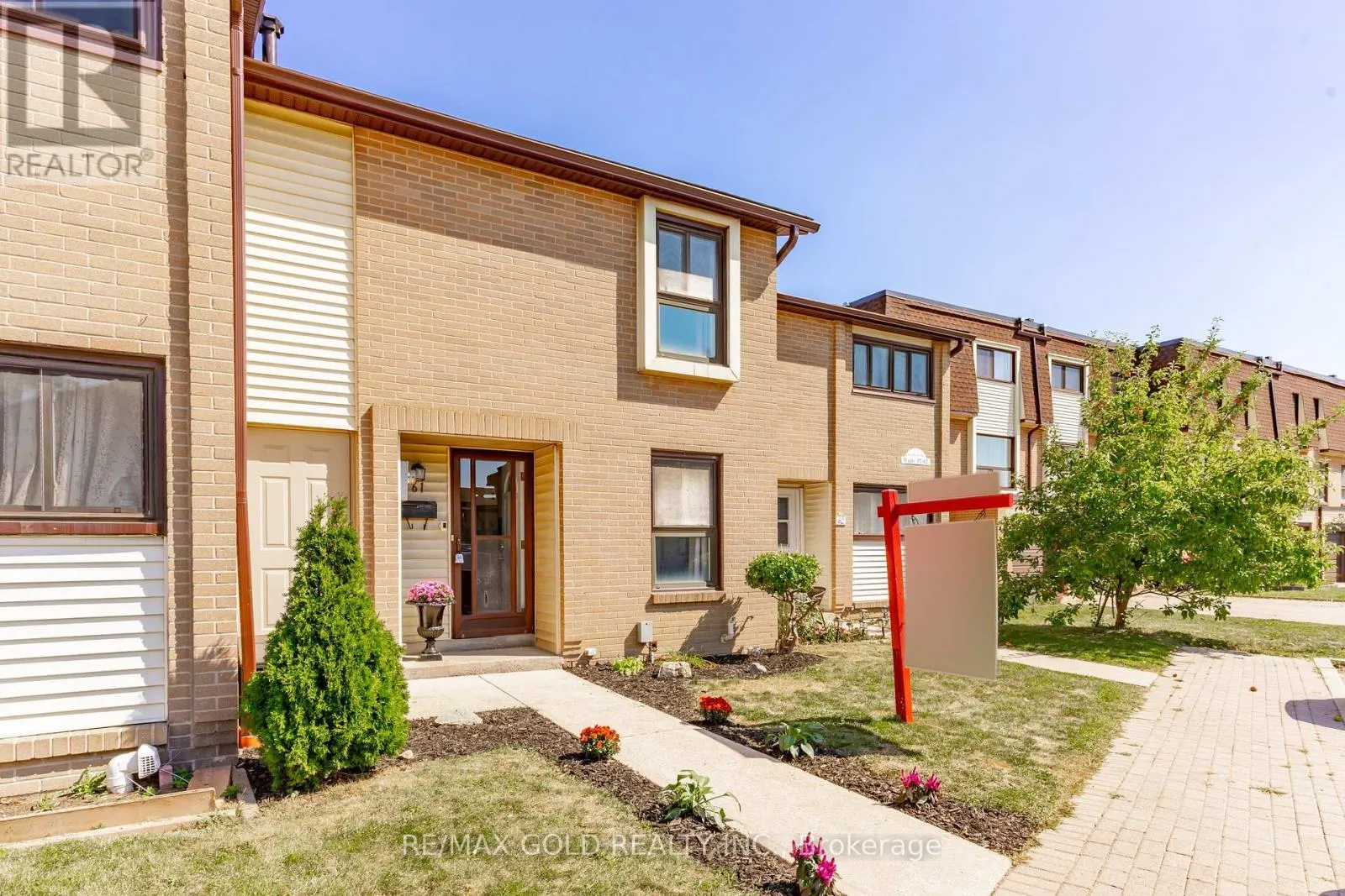 61 - 46 DEARBOURNE BOULEVARD