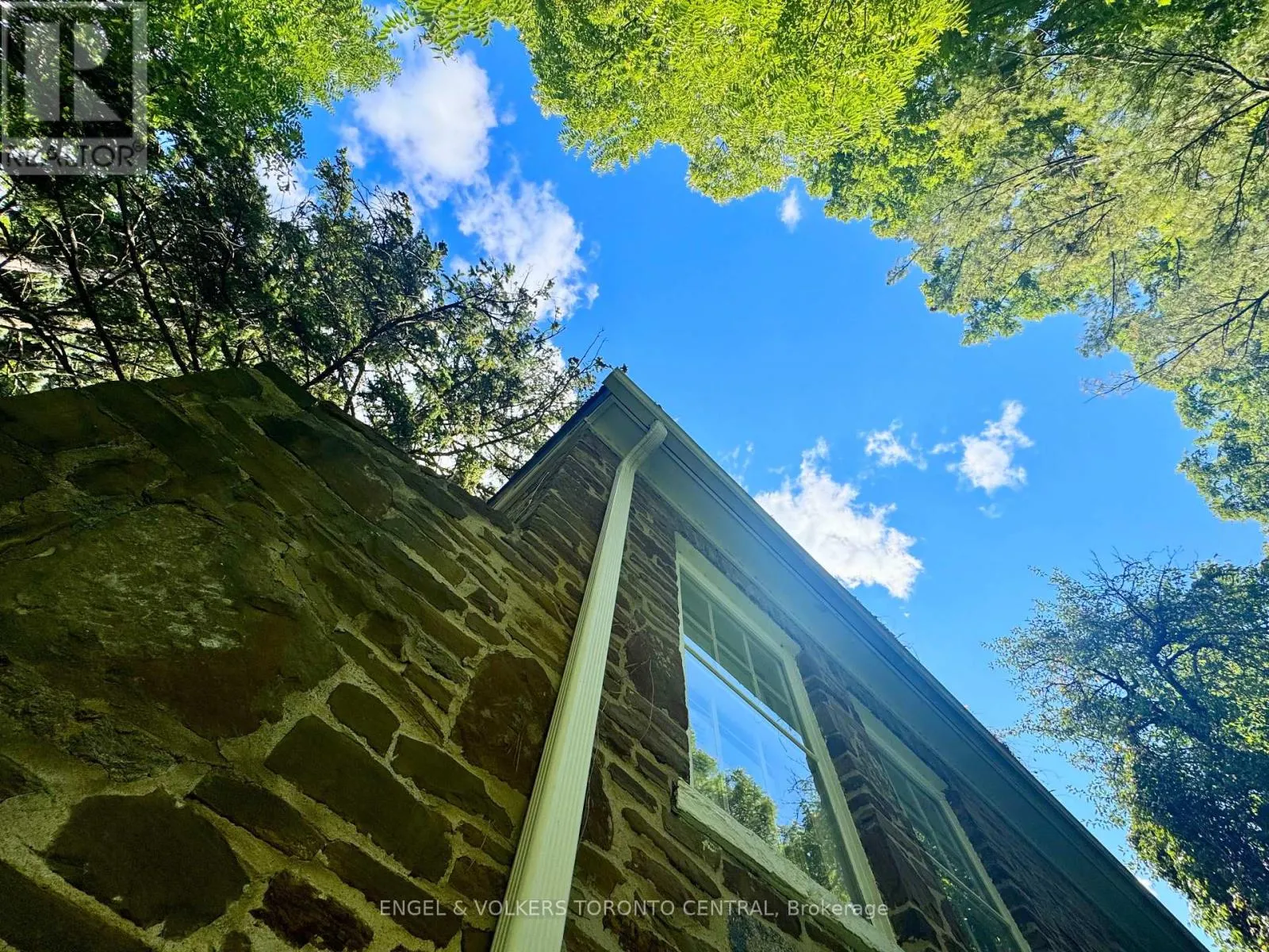 85 YORKLEIGH AVENUE