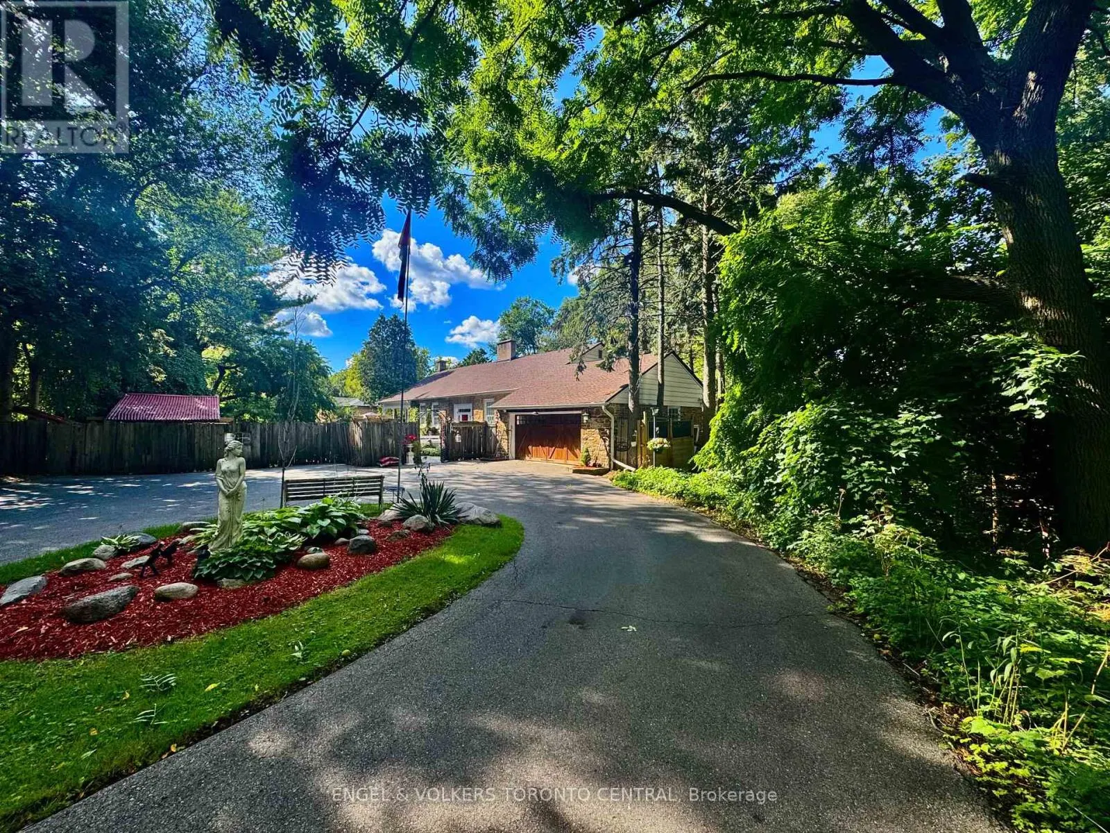 85 YORKLEIGH AVENUE