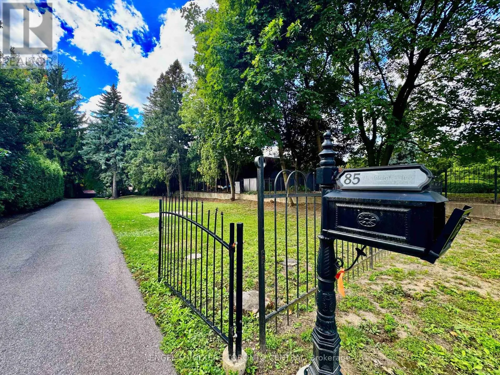 85 YORKLEIGH AVENUE