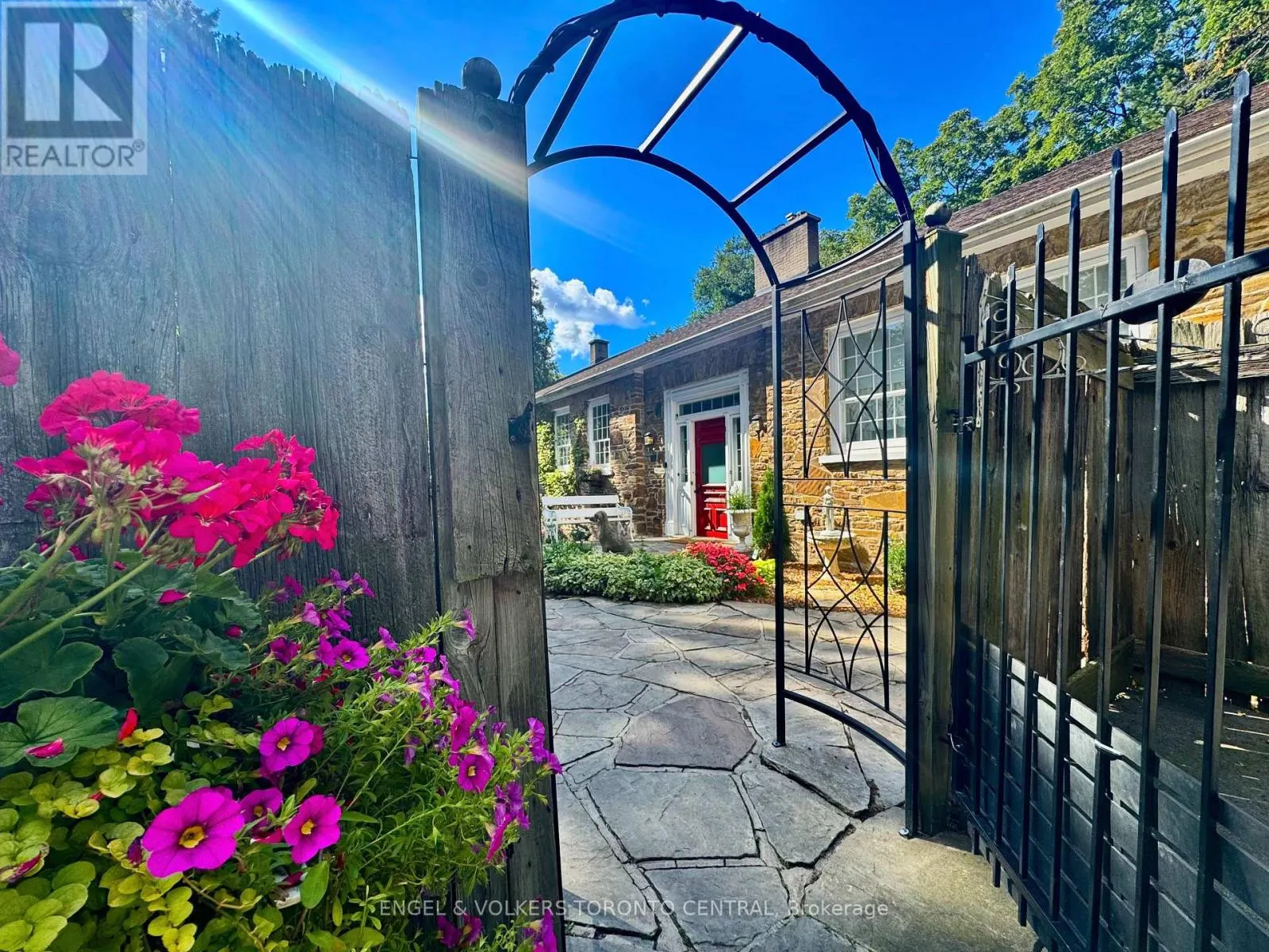 85 YORKLEIGH AVENUE