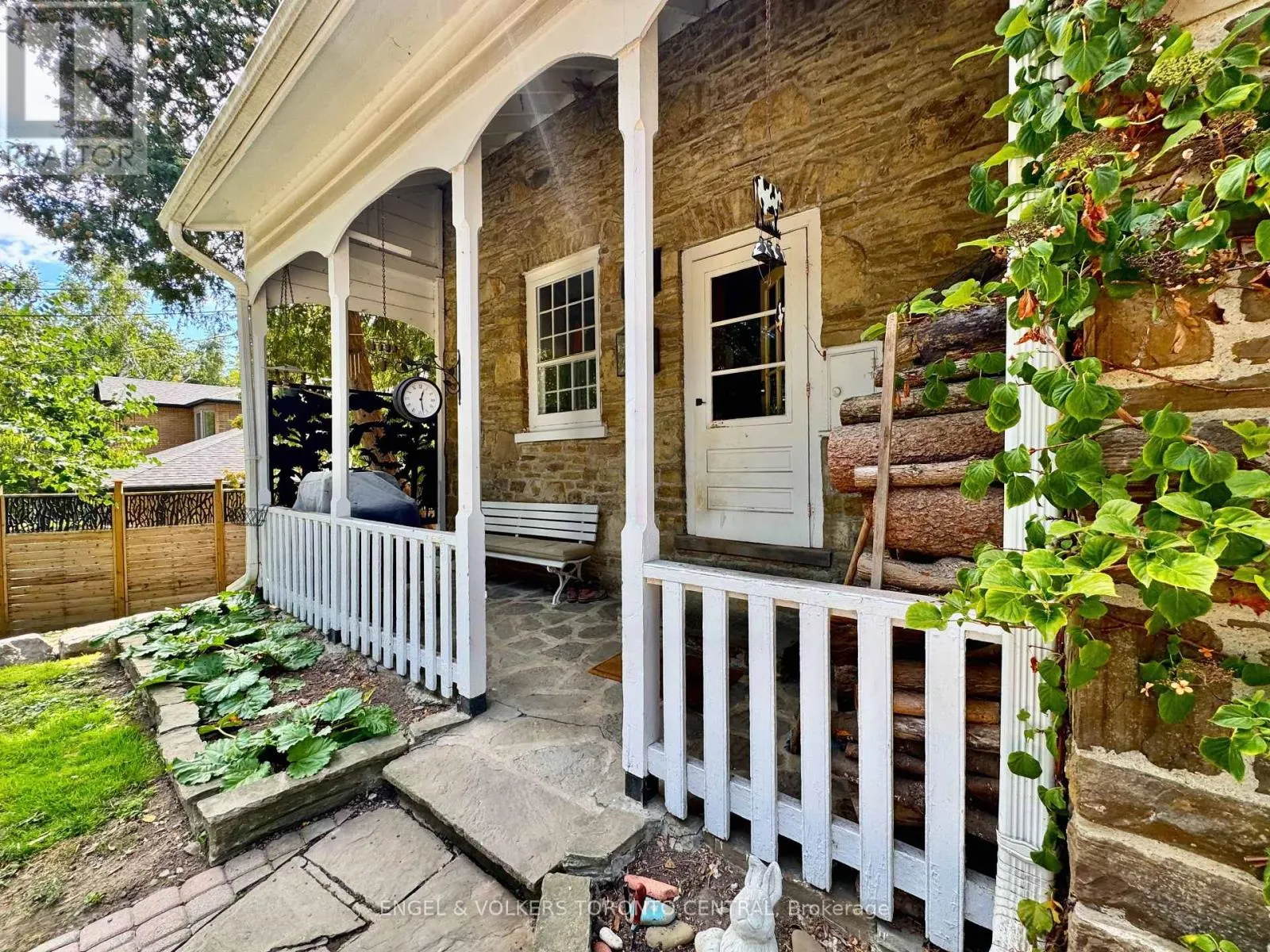 85 YORKLEIGH AVENUE