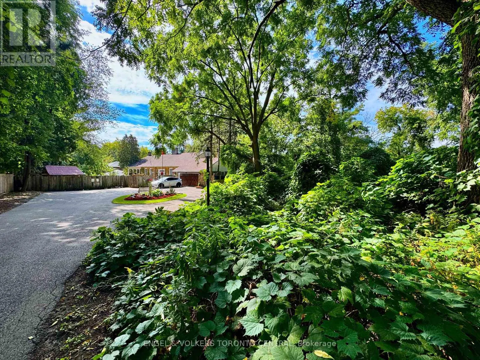 85 YORKLEIGH AVENUE