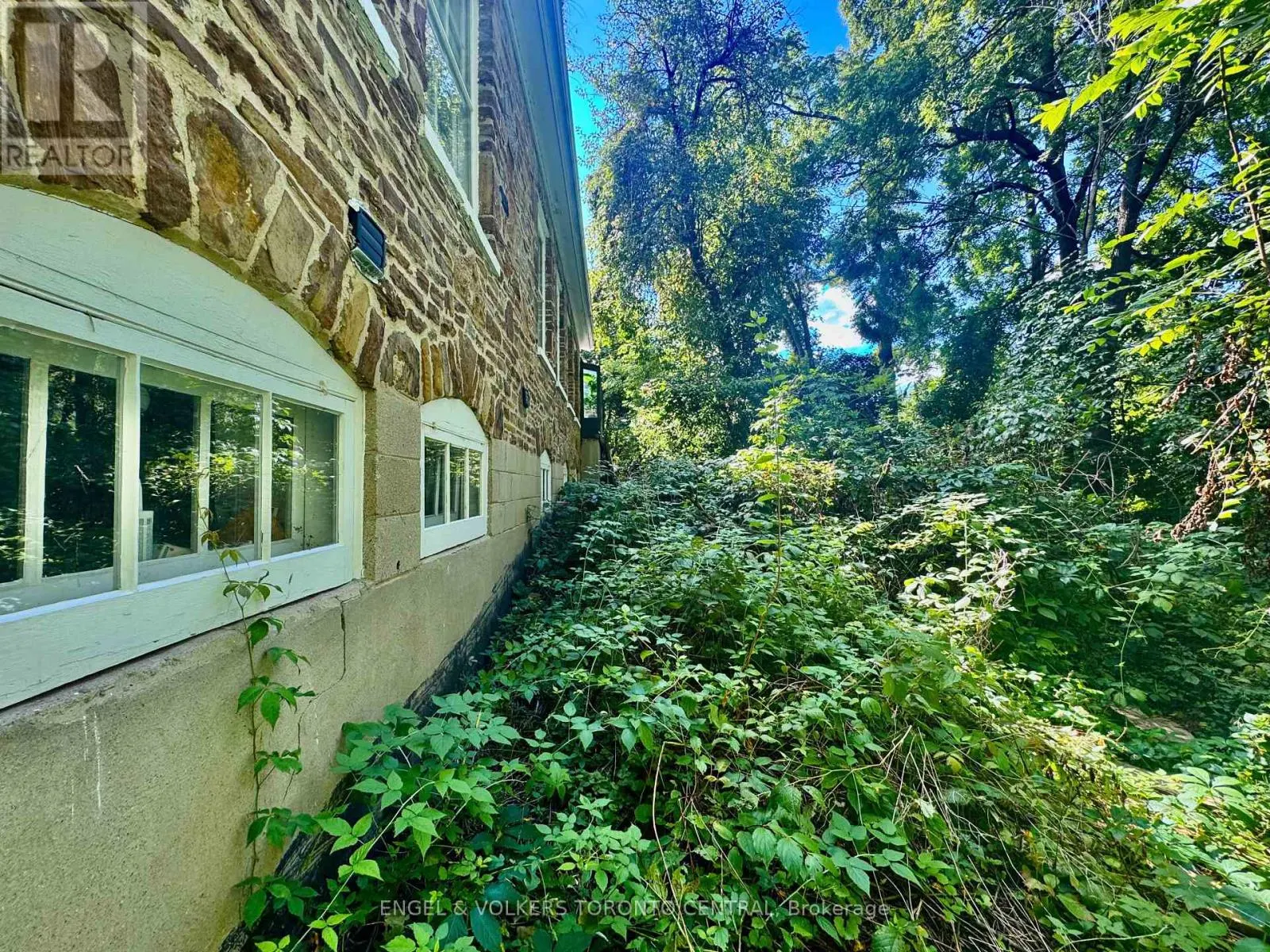 85 YORKLEIGH AVENUE